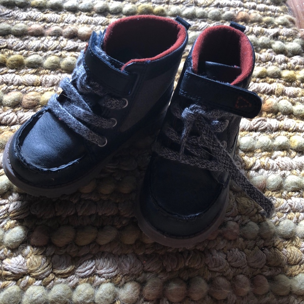 Carter’s Lace Up Boot Size7